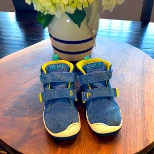 Boys Plae Brand High Tops “Max”. Sz 10